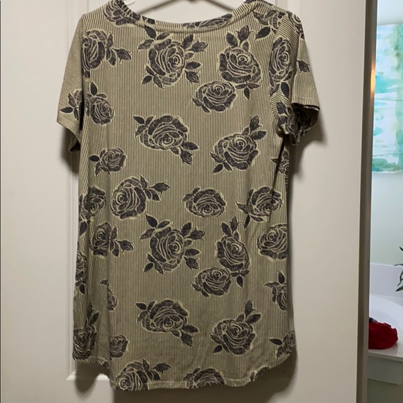 LuLaRoe Christy Shirt - Picture 3 of 3